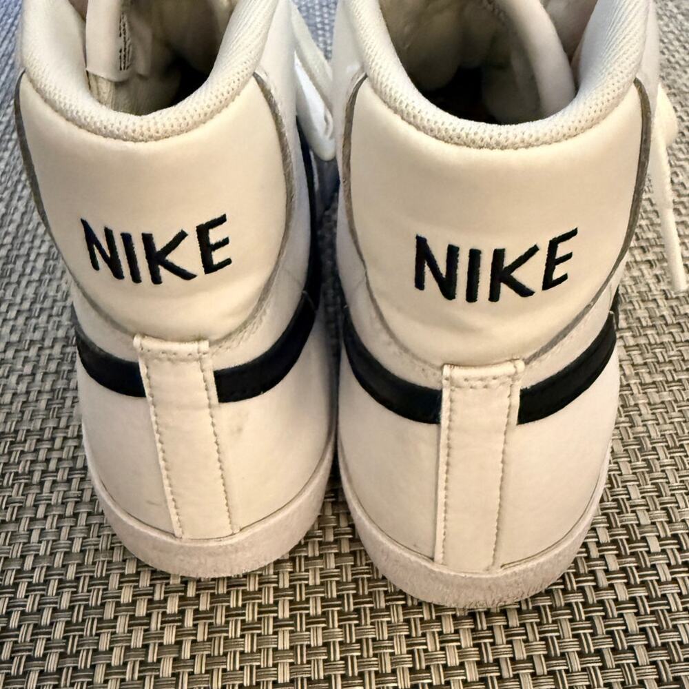 NIKE Men's Blazer Mid '77 Vintage high Top sneakers in white and black leather 7 - Picture 4 of 7
